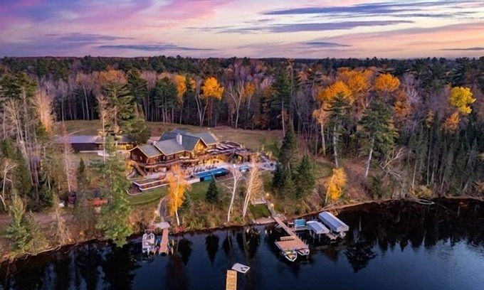 Stone Lake Resort | Sleeps 110+ 24 Bed/20 Bath Retreat Center Long Lake