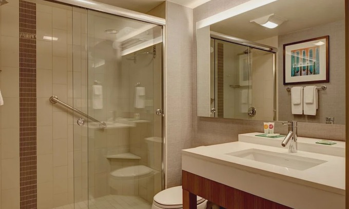 Interchange Square Hotel | Sleeps 16! Four Comfy Units Near Attractions, Pool, Free Parking