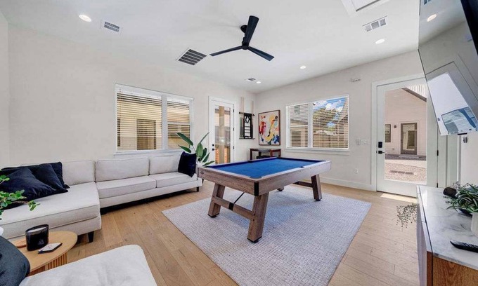 Riverside House | Sleeps 18 + F1 DISCOUNT! Pool & Chef’s Kitchen!