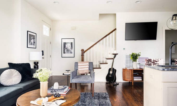 Chestnut Hill House | Sleeps 20 | 2 Homes w/Bunk Room | Hart Suites