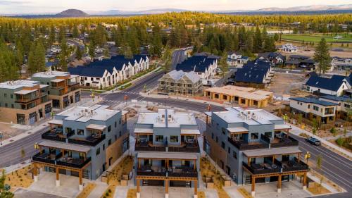 Bend House | Sleeps 40 8 Modern Units20 BDRs w DeckHot Tub 10mins to Downtown Old Bend