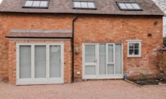 Callow End House | Sleeps 5 plus a child, fantastic location to visit Malvern and Worcester.