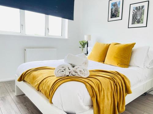 Peterborough Apartment | Sleeps 5, tranquil retreat near Peterborough town