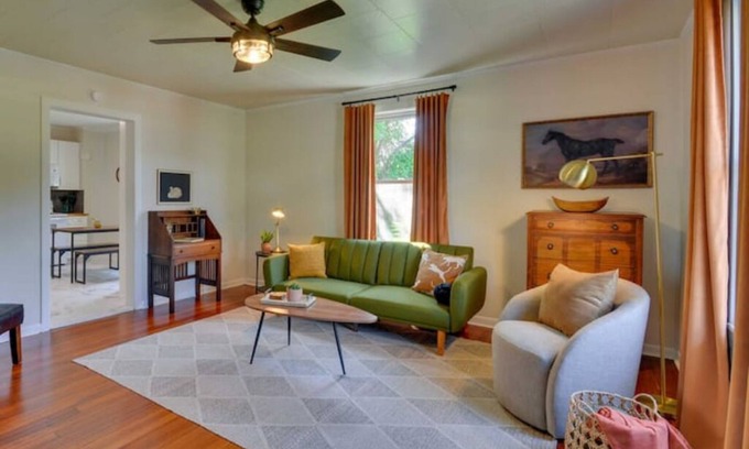 Danville House | Sleeps 6 ½ Mi to Casino 2bd/1bath 3 Beds
