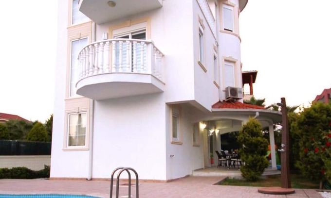Lara Villa | Sleeps 6, Centrally Located Villa with Private Pool - AWZ 243