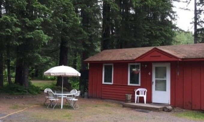 Bear Creek Cottage | Sleeps 6-Private bath