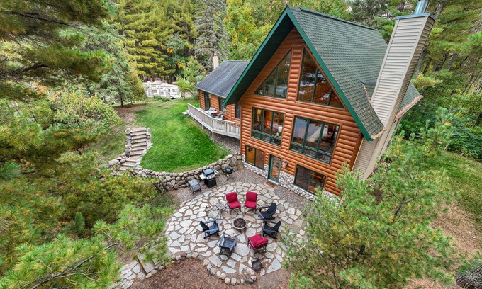 Motley Cabin | Sleeps up to 14. Stunning and spacious log cabin within 30 min of Brainerd.