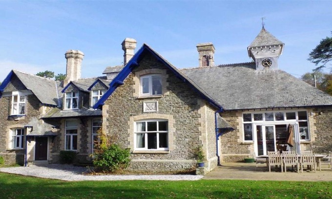 Newton Ferrers House | Sleeps upto 16 people, Pet Friendly.