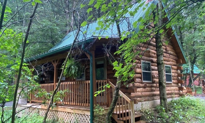Leeper Cabin | Sleepy Bear Log Cabin near Cook Forest State Park