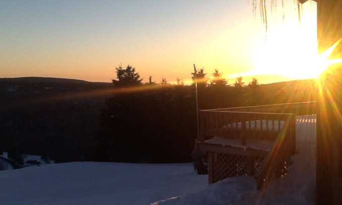 Champion Condo | SLOPE SIDE - Ski In/Ski Out - Ground Floor - 3 Bedroom/2 Bath - Sleeps 8