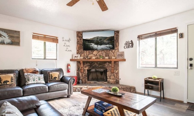 Summit Estates Apartment | Slopeside Cabin D - Walk to Slopes w Free Parking, Eagles Chalet Snow Summit