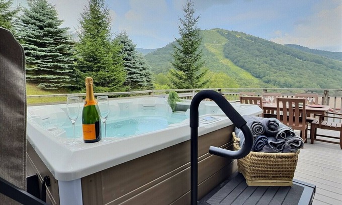 Central Vermont- Killington House | SlopeSide Chalet - True ski on ski off, Hot Tub
