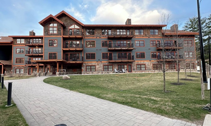 North Conway Condo | Slopeside Retreat at Cranmore, Ski-in/Ski-out