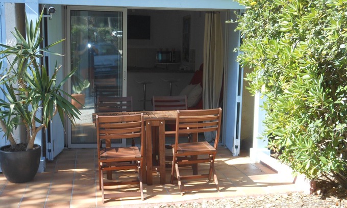 Le Brusc Villa | small 2-room villa with garden, quiet and close to the brusc beach