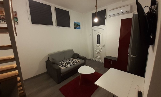 Novi Beograd Apartment | Small apartment 32sqm settled in New Belgrade side, very close to the river.