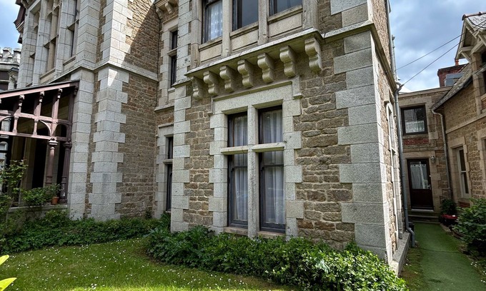 Saint-Igneuc Apartment | Small duplex "pointe du moulinet" in a listed villa