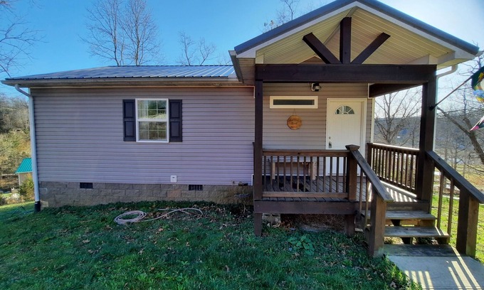 Mount Vernon House | Small house with lake view 5 minutes to I-75 and Renfro Valley.