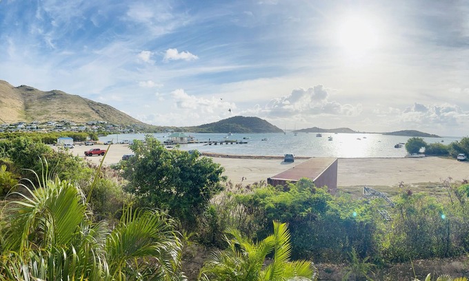 Marigot Apartment | Small sugar bowl duplex with sea view
