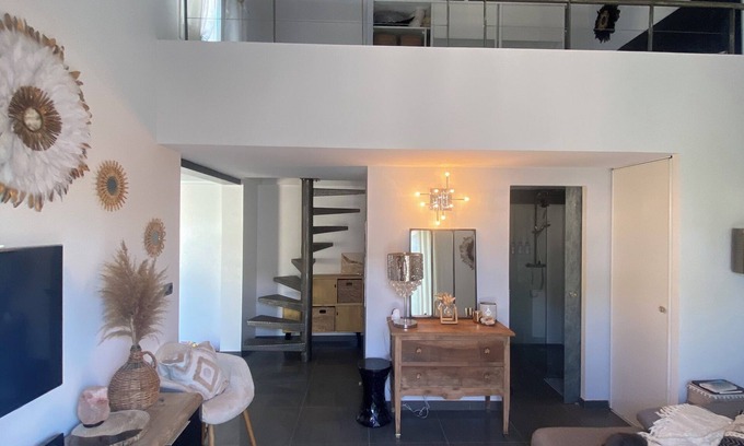 Vic-la-Gardiole Condo | Small T2 house close to the sea, in a residence with swimming pool.