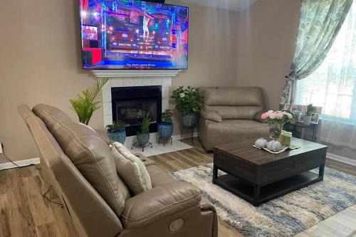 Columbia House | Smart Entire Loft, 3 br, 2 bath, with 3 tv