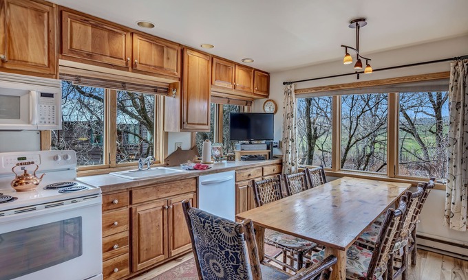 Clark Ski Chalet | Smokey - Gorgeous cabin right on the Elk River