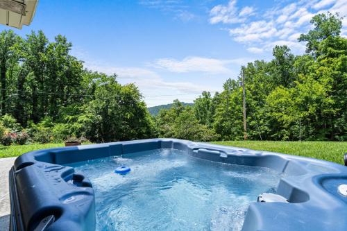 Newport Ski Chalet | Smoky Everest chalet