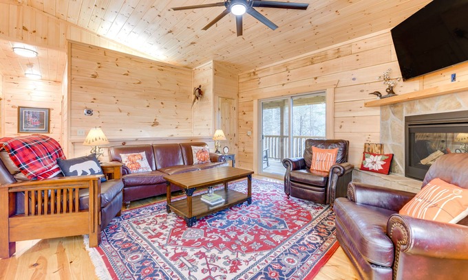 Hartford Cabin | Smoky Mountain Cabin Rental w/Hot Tub & Views!