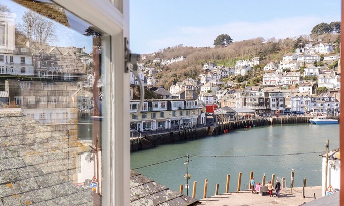 Looe Cottage | SMUGGLERS LOFT, romantic, character holiday cottage in Looe