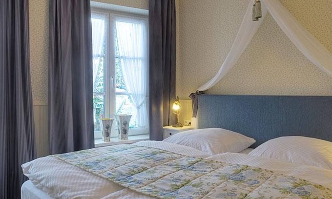 Bernkastel House | Snow Queen Romantic Room - Fairytale Hotel