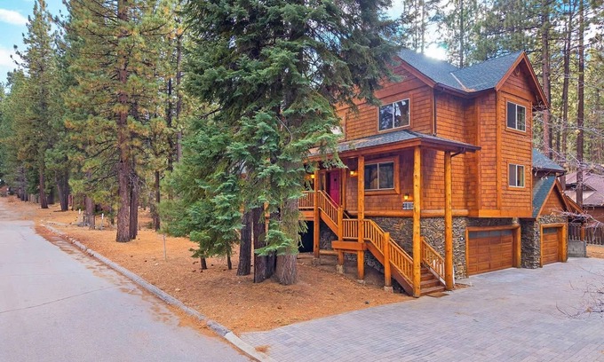 Summit Estates Ski Chalet | Snow Summit. Huge 6BR Chalet w/Game Room, Spa.