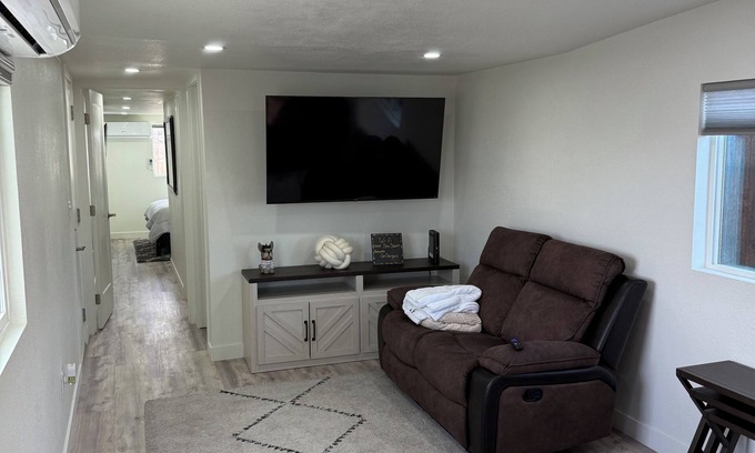 Cienega Springs House | Snowbirds' Retreat newly remodeled house with AC/Heat & WiFi on Parker Strip.