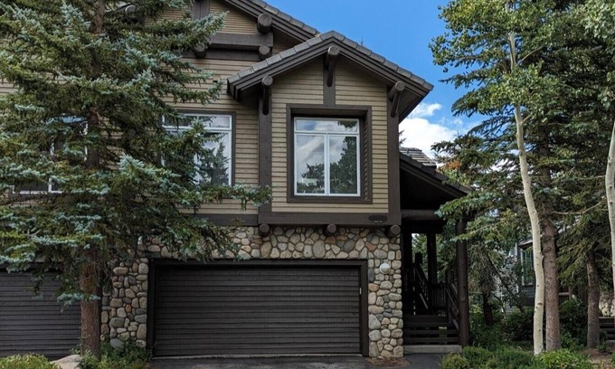 Mammoth Lakes House | Snowcreek Mammoth Mountain & Golf Course View Home. Family & Pet-Friendly!