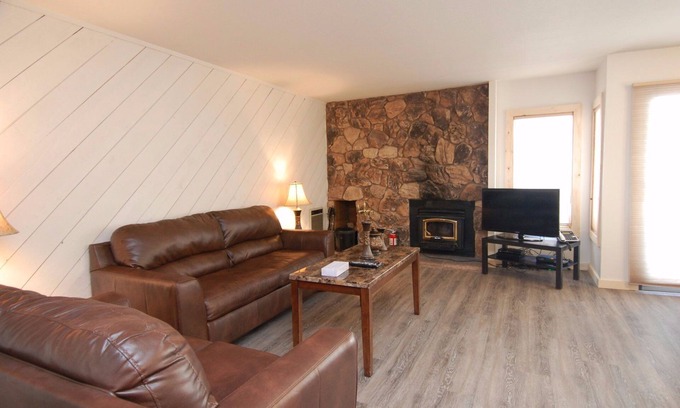 Mammoth Lakes Condo | Snowcreek Resort Vacation Rental #201