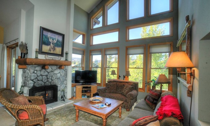 Mammoth Lakes Condo | Snowcreek Resort Vacation Rental #838