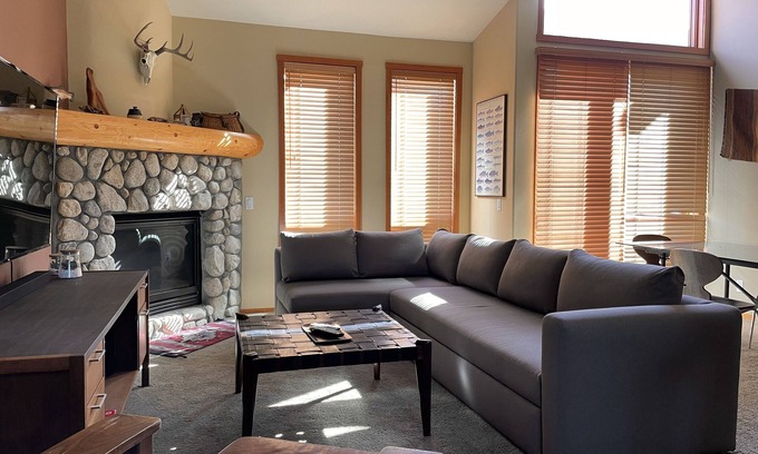 Mammoth Lakes Condo | Snowcreek Resort Vacation Rental #950