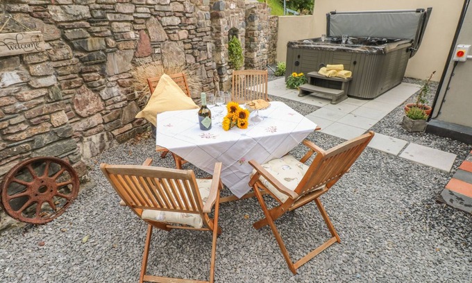 Laugharne Cottage | Snowdrop Cottage