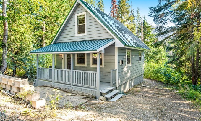 Snoqualmie Pass House | Snowdrop Summit Cabin