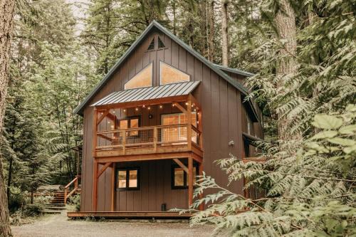 Glacier House | Snowline Cabin 69 - An Elegant Country Home Sleeps 8