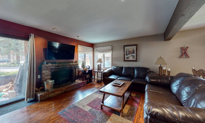 Mammoth Lakes Condo | Snug dog-friendly house in downtown Mammoth Lakes w/shared pool & hot tub