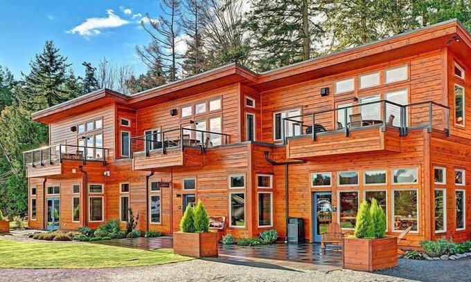 Friday Harbor Hotel | Snug Harbor Resort and Marina - Two Bedroom Waterfront Suite