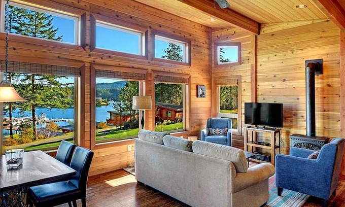 Friday Harbor Hotel | Snug Harbor Resort and Marina