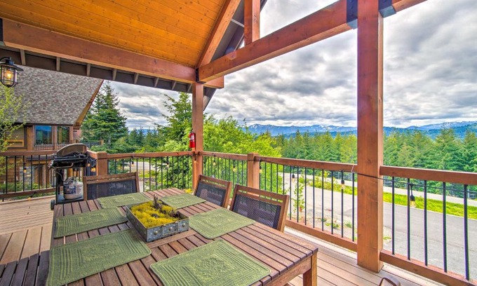 Ronald House | Soak, Night Ski and Explore! Cle Elum Mtn-View Cabin