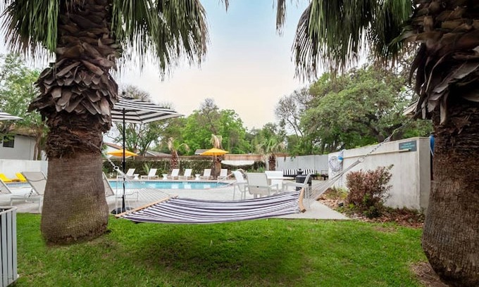 Dawson Apartment | Soco 2BR Comfy Suite w Pool King bed Fast Wifi
