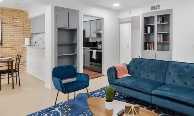 Bouldin Apartment | SOCO ZEN APT | The Perfect Location | Free Pkg