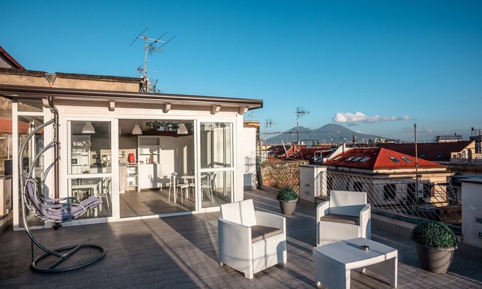 Naples City Centre Bed & Breakfast | Solarium al Duomo - Suite 1 by Wonderful Italy