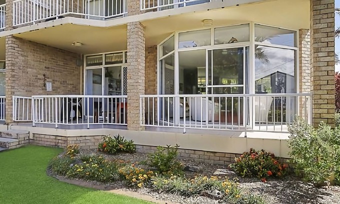 Sawtell Apartment | Solitaire 1 is a spacious two bedroom apartment in central Sawtell, walking distance to the beach