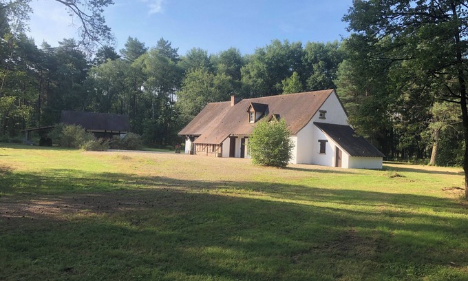 Neuvy-sur-Barangeon House | Sologne, large villa amid woods and ponds