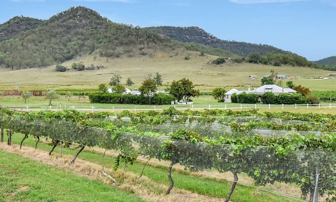Broke Cottage | Somerville Wine Cottage Hideaway 3-Bedroom Cottage Near Broke Wineries