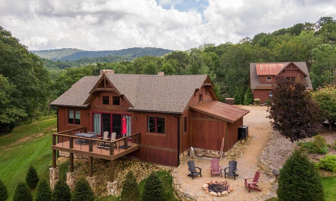Elk Park House | Sommer Hus at Eagles Nest: Pet Friendly Single Level