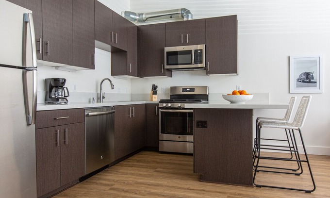 Downtown San Diego Apartment | Sonder | State Suites | Bright Studio